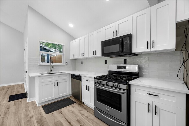 Building Photo - 18503 Willow Moss Dr