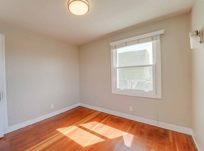 Building Photo - Albatross South