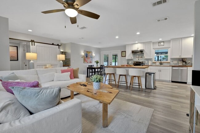 Building Photo - Rental available in Isle of Palms