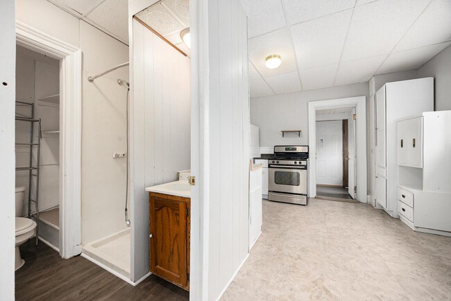 Building Photo - 121 S Clay St