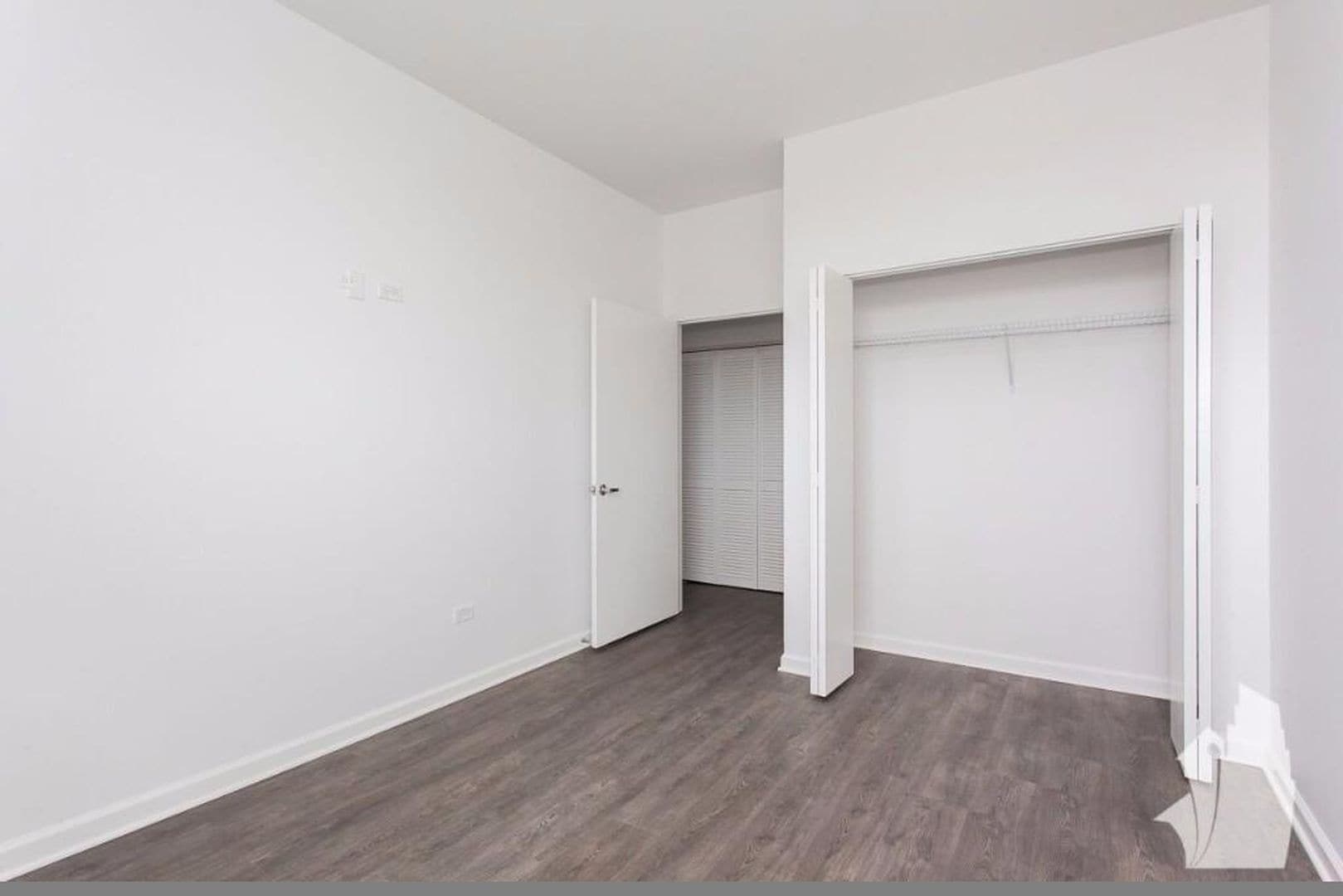 Building Photo - 931 W Dakin St