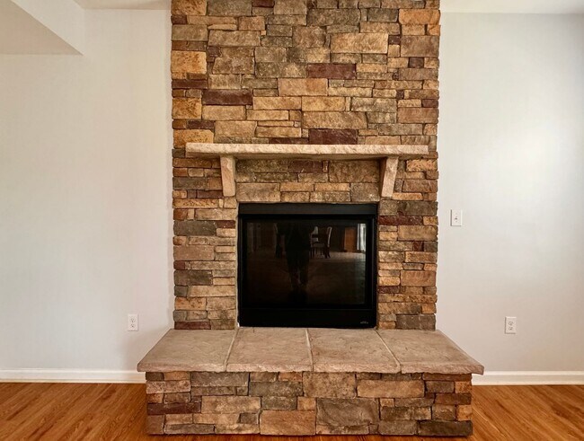 Building Photo - 145 Holly Hill Dr