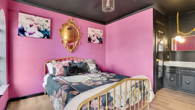 Building Photo - Fully furnished Airbnb with a pool