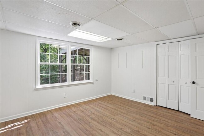 Building Photo - 2063 Six Branches Dr