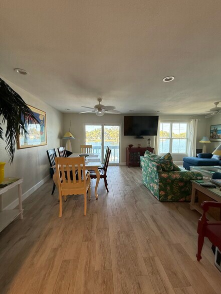 Building Photo - 30 SE Valare Ln