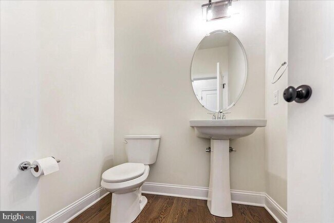 Building Photo - 321 Middletown Rd