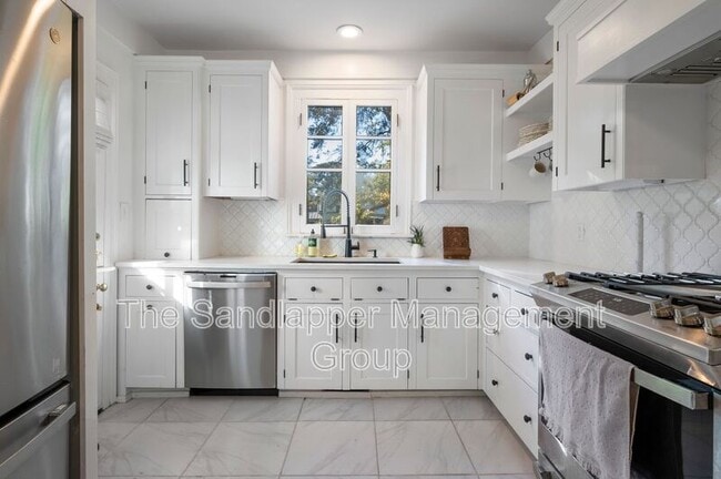 Building Photo - 216 W Carolina Ave