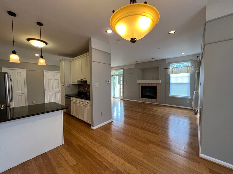 Living room_Kitchen_breakfast area - 202 Dresher Woods Drive