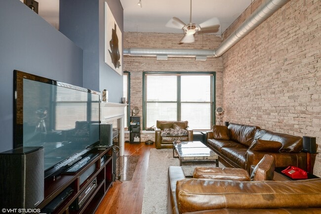 Building Photo - 3151 N Lincoln Ave