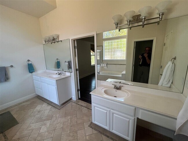 Building Photo - 6705 Fort Davis Cove