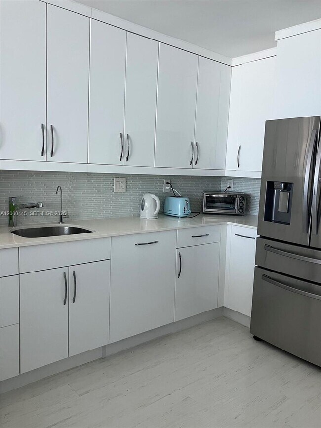 Building Photo - 3180 S Ocean Dr