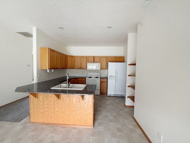 Building Photo - Beautiful 3 Bed, 2 Bath Home in Golden Hills