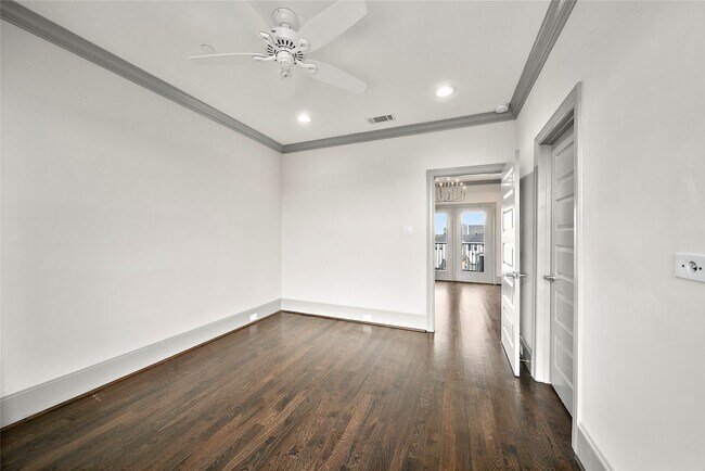 Building Photo - 2905 Bering Dr
