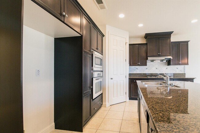 Building Photo - 3952 Serena Ave