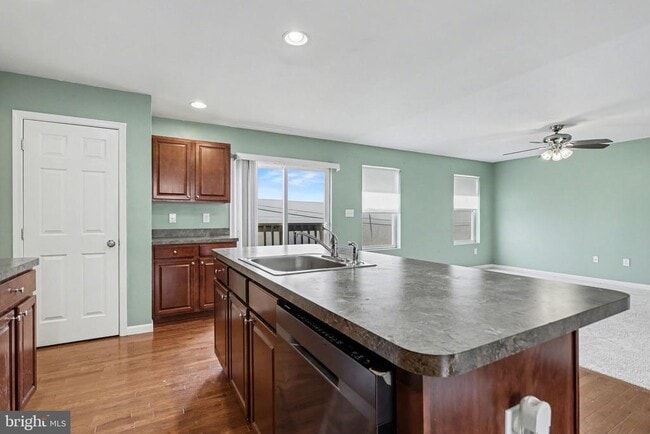 Building Photo - 27 E Imperial Dr