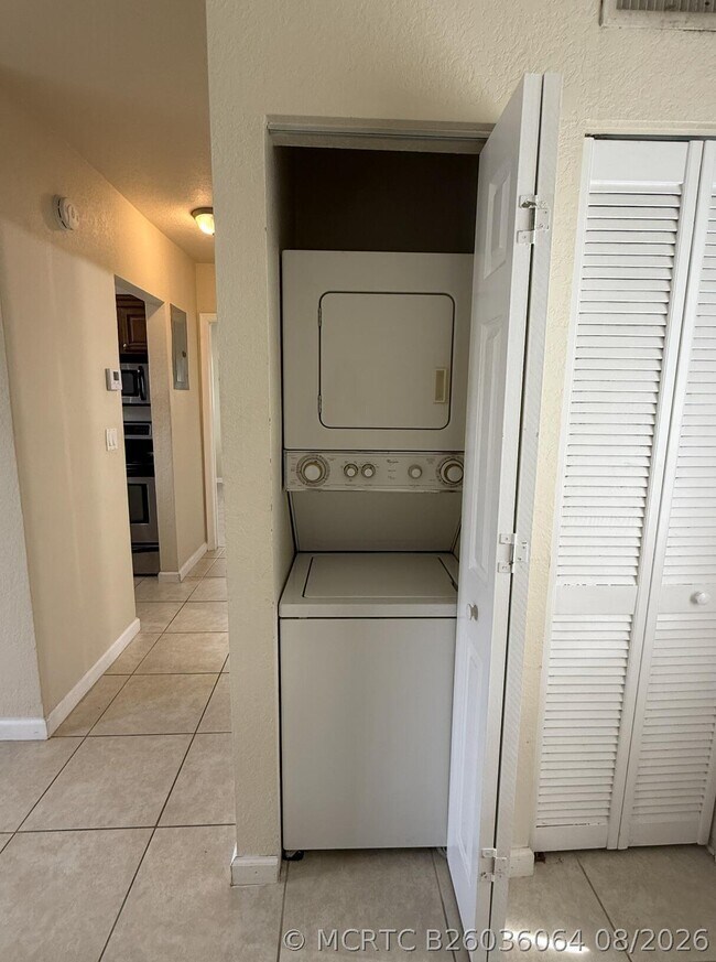 Building Photo - 578 NE 20th St