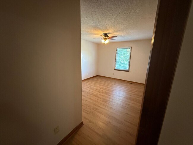 Building Photo - Big on Space. Big on Convenience. Big on Comfort.