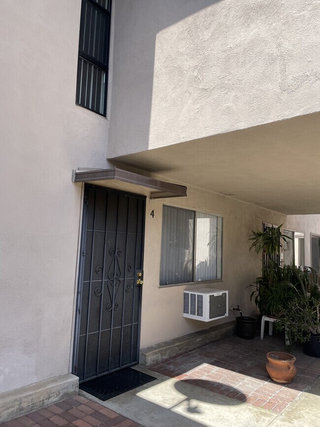 Building Photo - Tradewinds Apartments