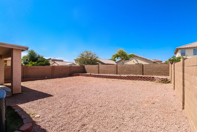 Building Photo - 12824 N Primrose St