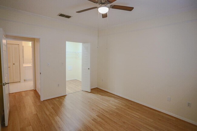 Building Photo - 520 Florida Club Blvd