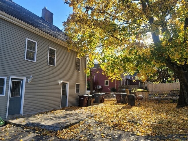 Building Photo - 237 Colburn St