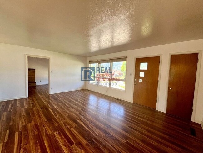 Building Photo - 919 Panorama Dr