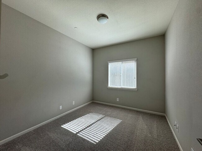 Building Photo - Charming 3-Bedroom, 2-Bath Home in Desirab...