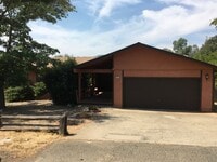 Building Photo - West Redding Home