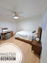 Building Photo - 1309 W 10th St