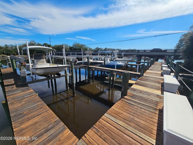 Building Photo - 1307 River Hills Cir E