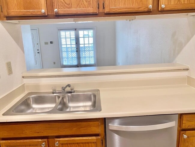 Building Photo - 2121 El Paseo St