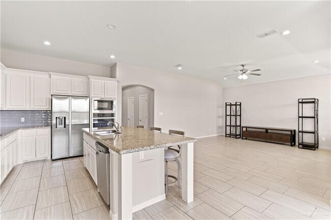 Building Photo - 14224 Amistad Cir