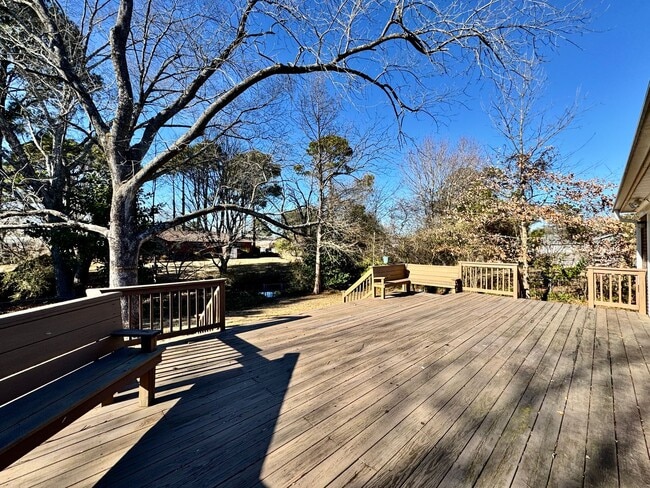 Building Photo - Available NOW! Lakefront 4 Bedroom/2 Bath Home, Pet-Friendly, Fenced Yard, Great School Zones!