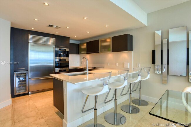 Building Photo - 17001 Collins Ave