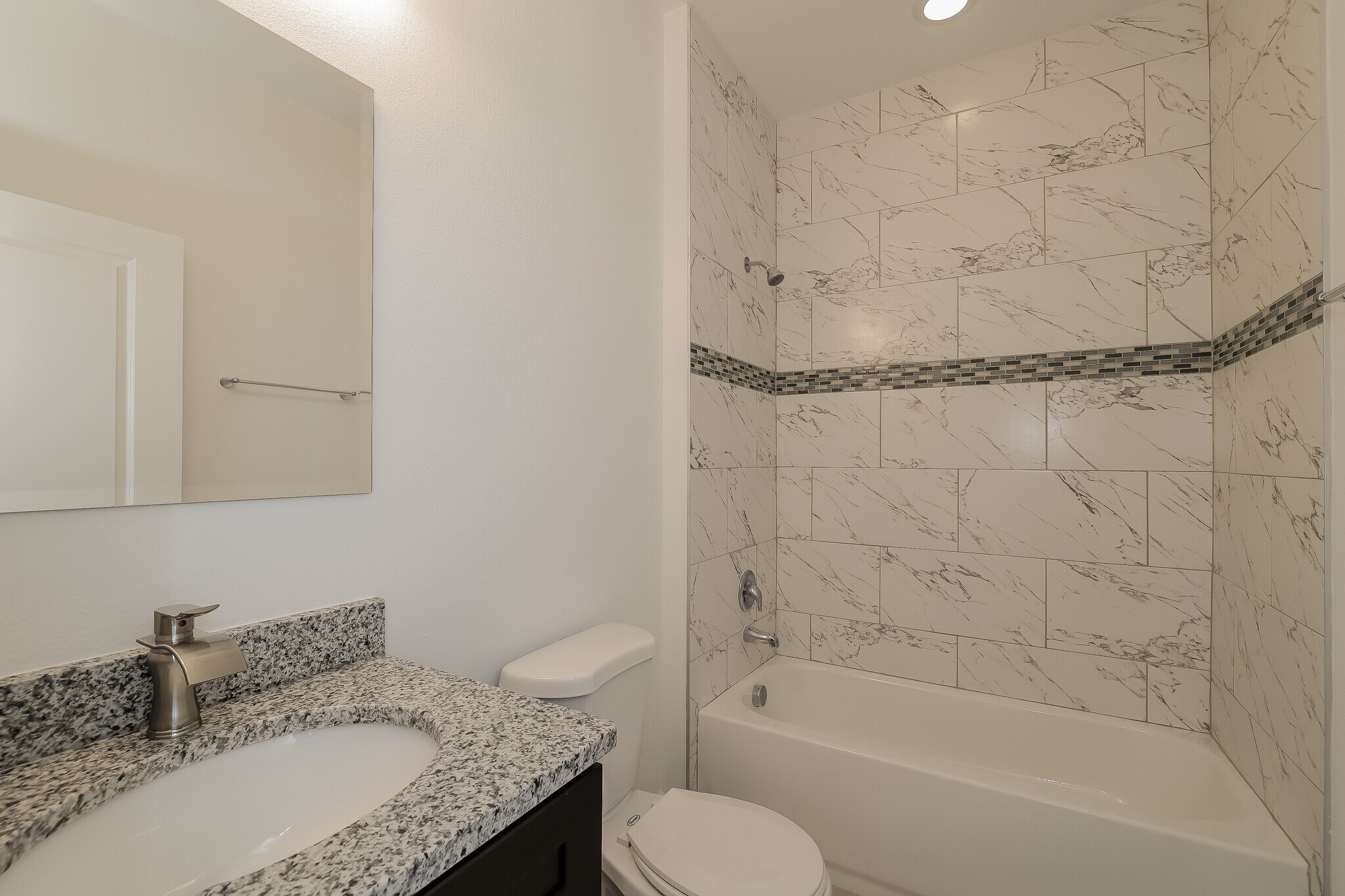 Building Photo - 416 Lark Ct