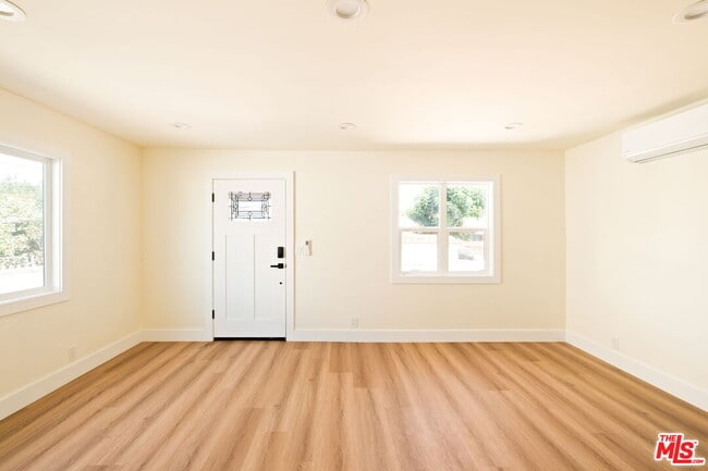 Building Photo - 340 S Ave 56