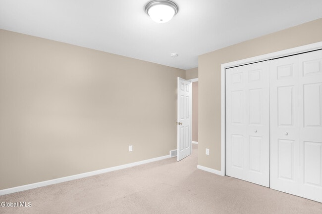 Building Photo - 15 Clarice Ln