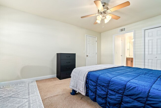 Building Photo - 121 Wright St