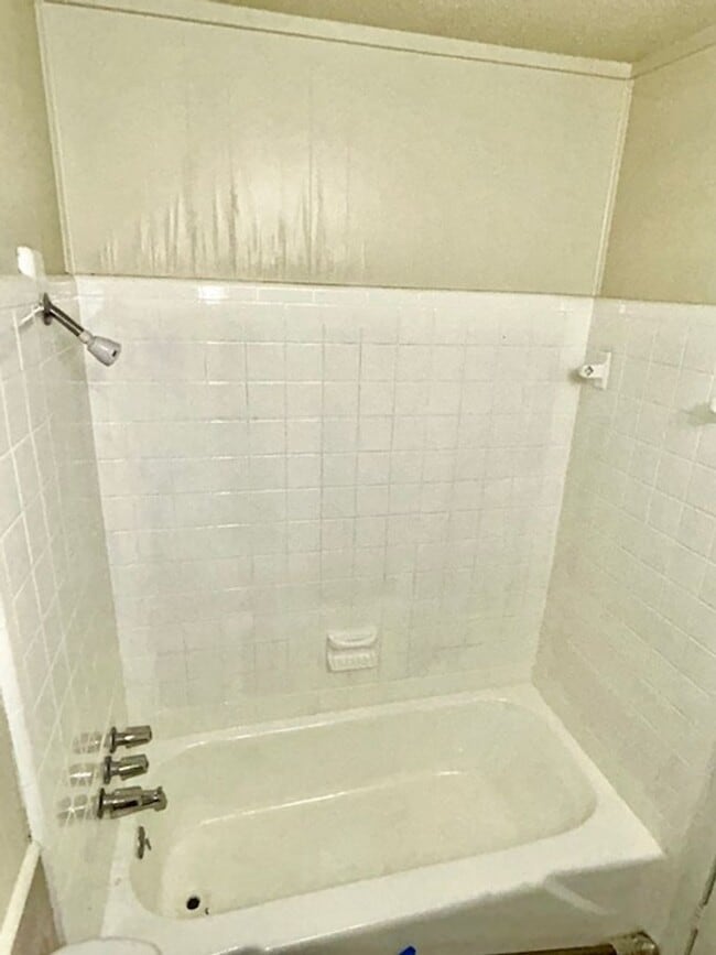 Building Photo - Moss Point 3 Bedroom