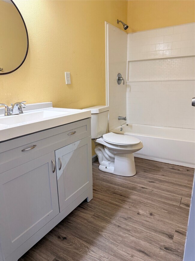 Building Photo - 212 S Main St