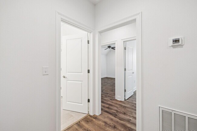 Building Photo - 65 Laurel Oaks Dr