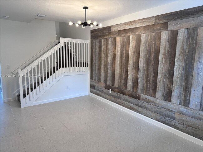 Building Photo - 2671 SE 10th St