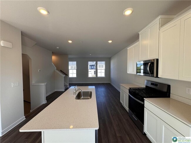 Building Photo - 7666 Clayton Ave