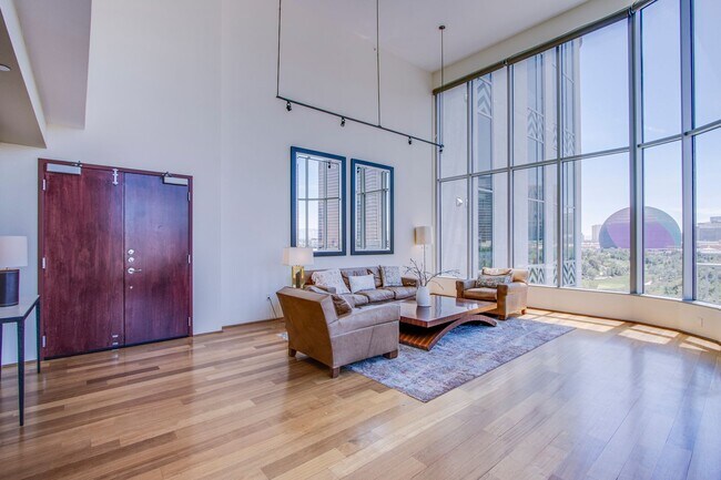 Building Photo - Absolutely stunning high rise loft at Metr...