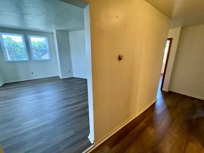 Building Photo - 212 N Highland Ave