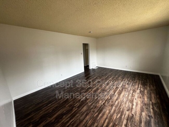 Building Photo - 475 E 61ST St