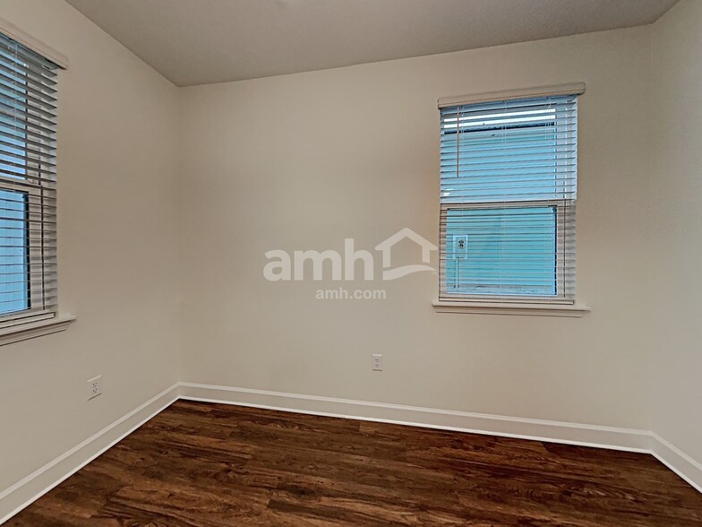 Building Photo - 5934 Hampton Creek Rd