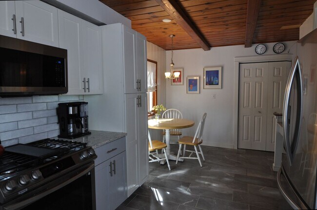 Building Photo - 4 Bedroom Pool Home for Rent in Woodland H...
