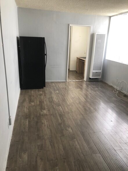 Building Photo - 1326 Armacost Ave