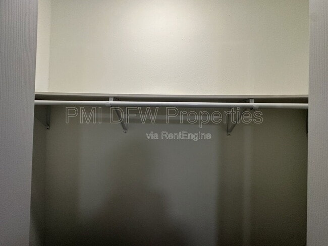 Building Photo - 3304 Mayhew Dr